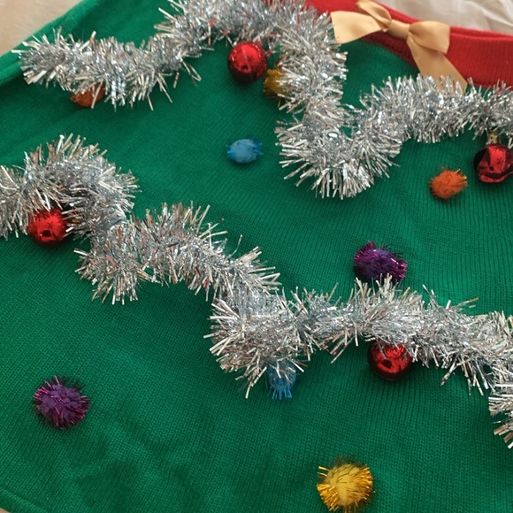 NWOT fun Christmas skirt ๐๐
- Picture 4 of 4